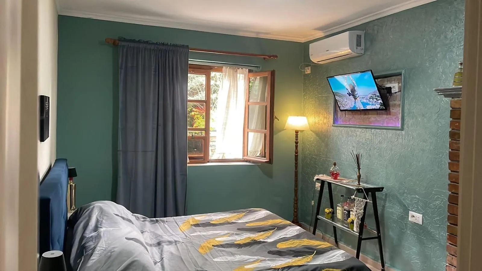 Central Cozy Apartment Old Train Station Tirana