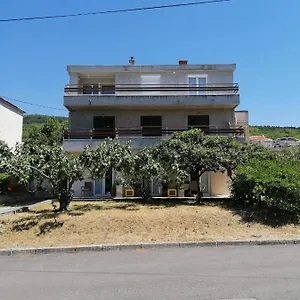 https://vila-tina-crikvenica.primorje-gorskikotar.com